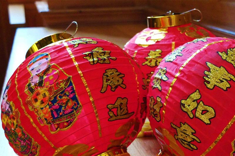 traditional red Chinese lanterns used in the Queen