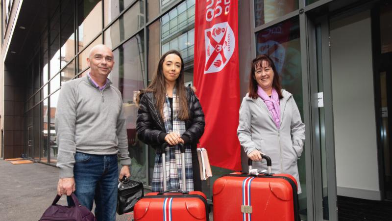 Student with her parents on move in day