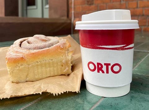 Orto coffee cup and a bun