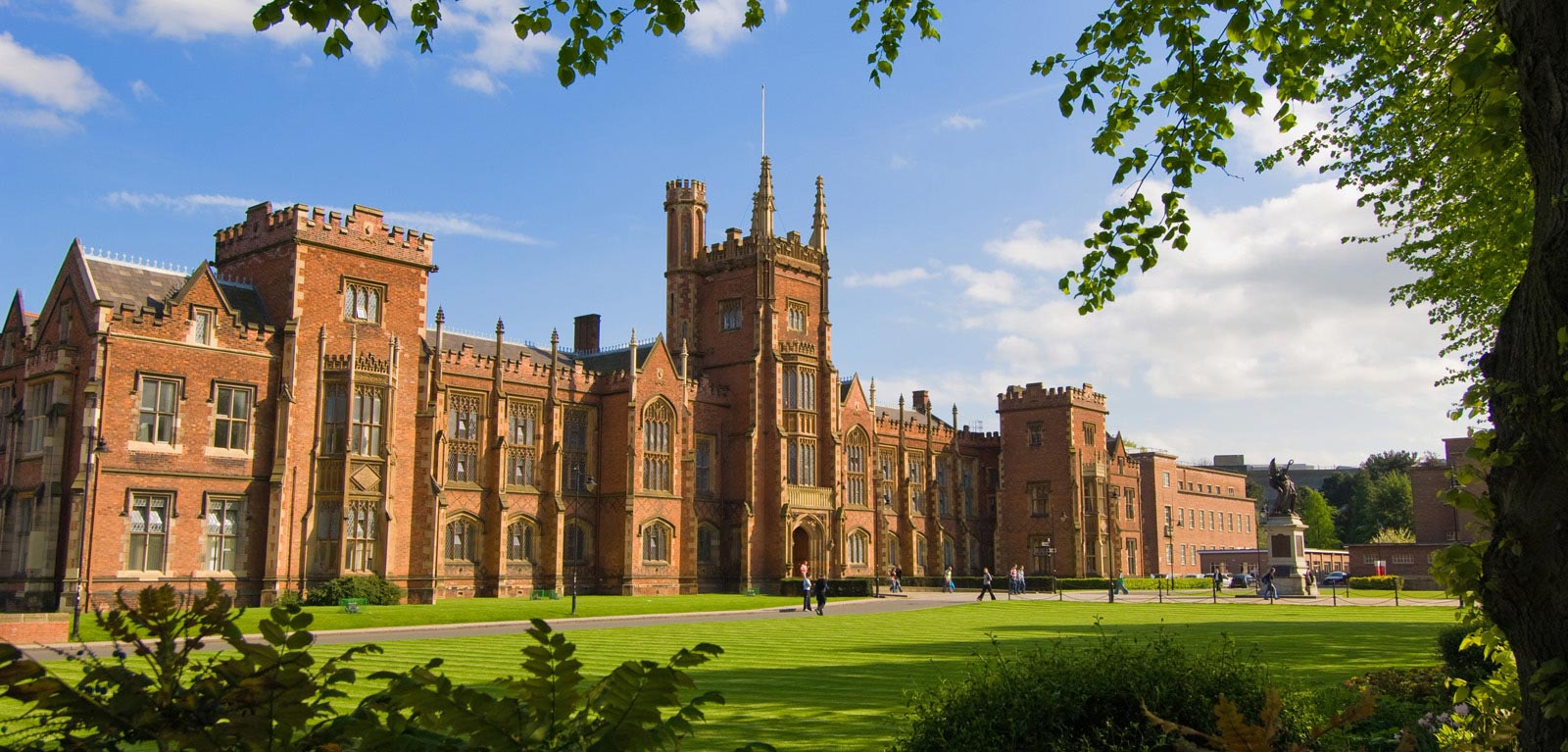 Campus Tours And Meet Us About Queens University Belfast 