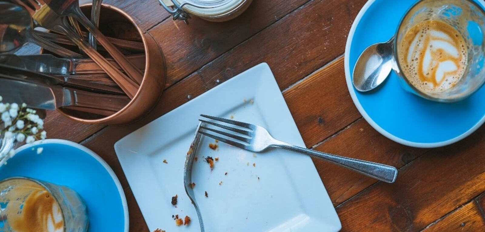 Empty plates and mugs