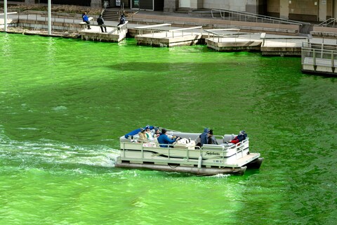 Chicago river dyed green for St Patrick's Day