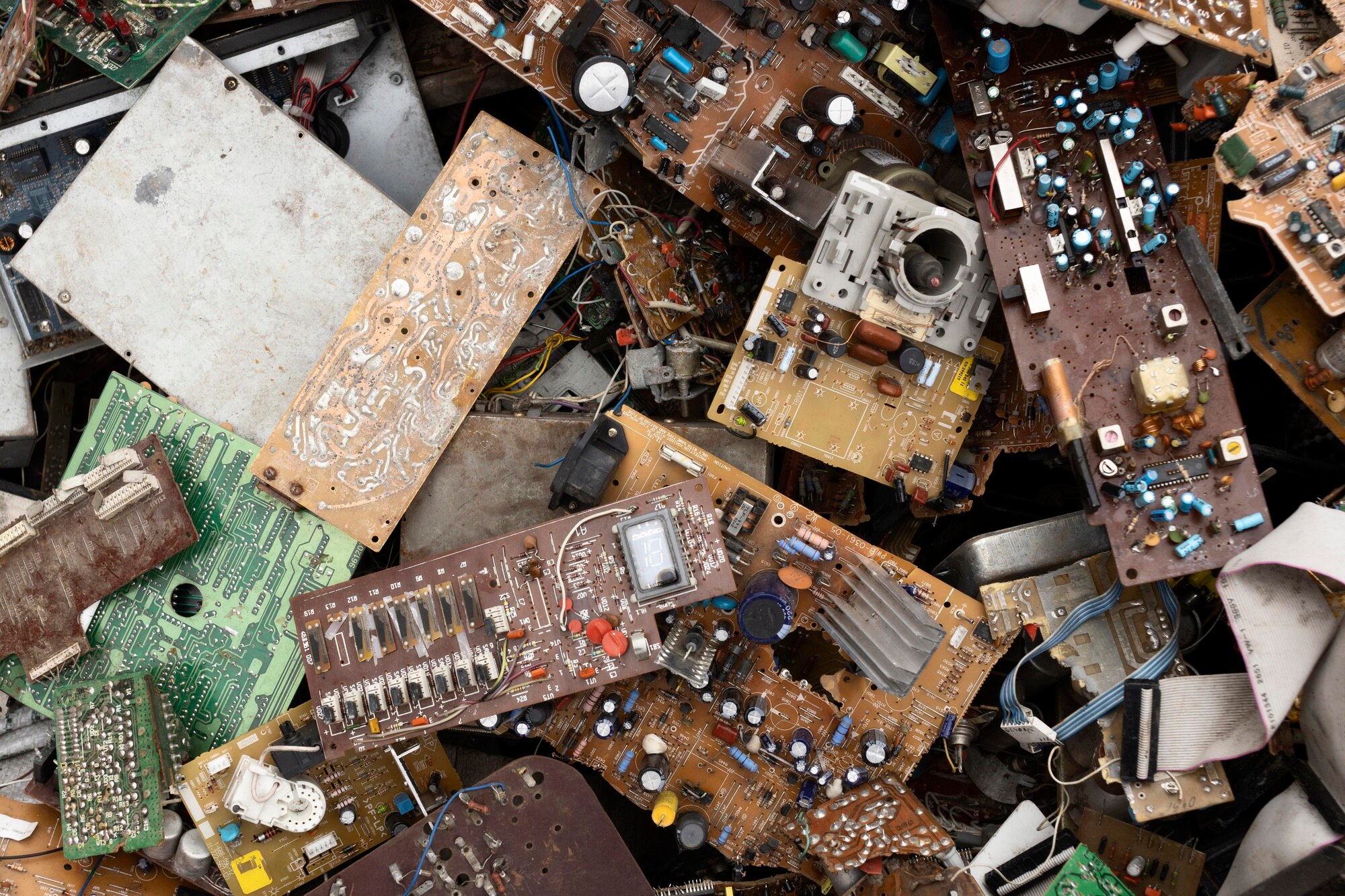 Queen's partners with international team to develop sustainable technologies for e-waste recycling