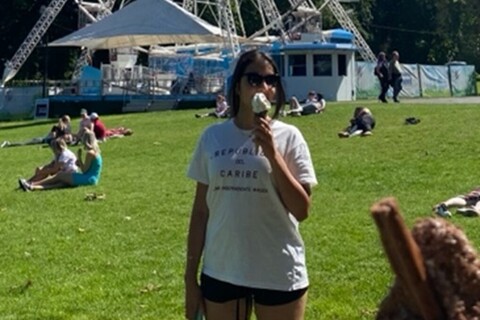 Student eating ice cream in Botanic Gardens