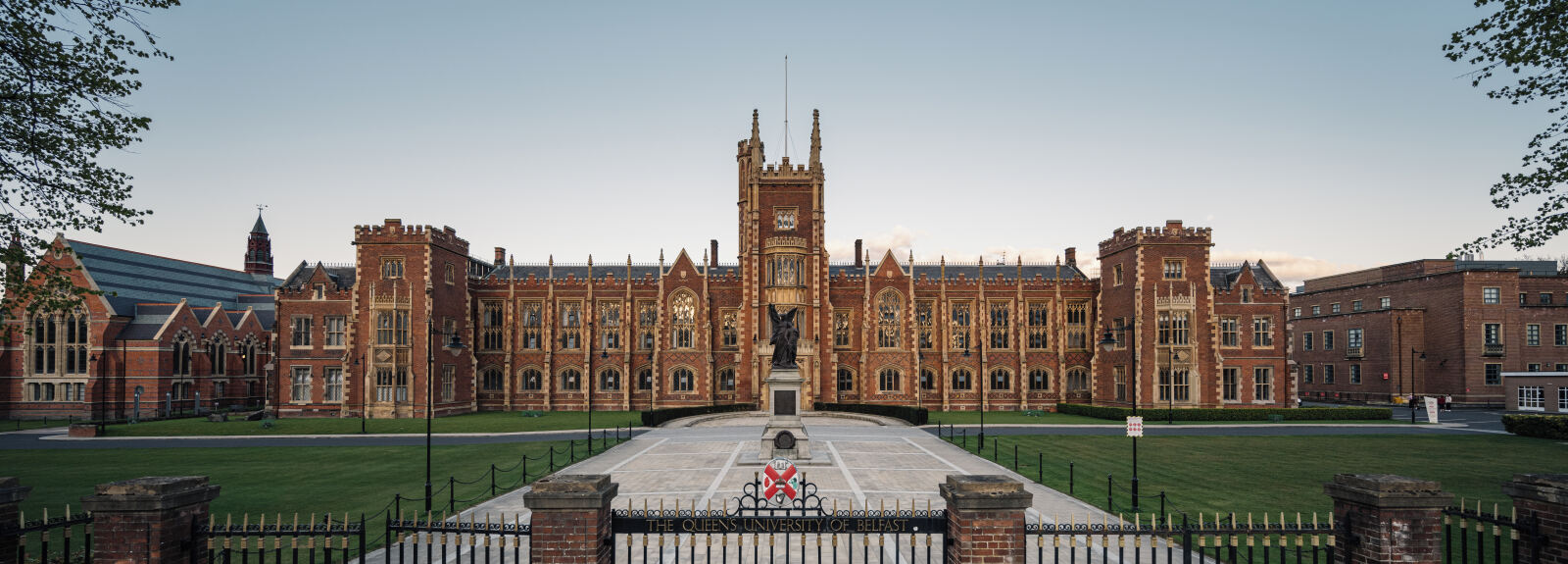 QUB Lanyon front in Spring