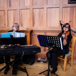Loreto McAuley (Piano) and Dervilagh Cooper (Violin) beautifully serenade the guests. 